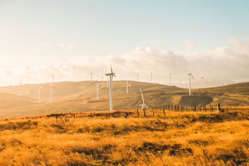  SSE unveils 100% renewable electricity contract as standard for business customers as it launches ‘SSE Energy Solutions’ brand